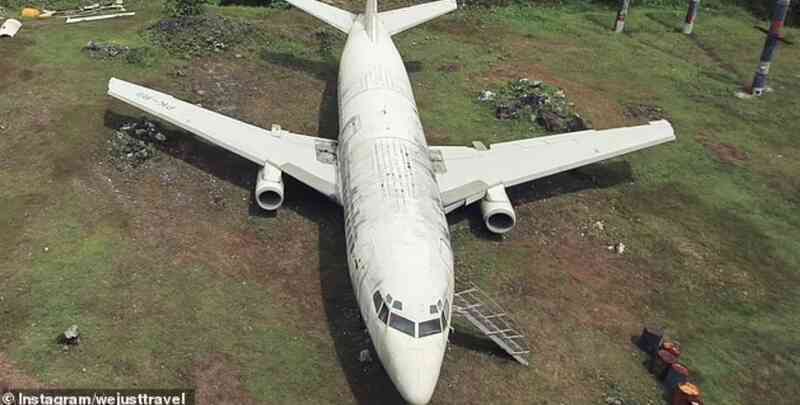 Bí ẩn đằng sau chiếc Boeing 737 bị bỏ quên trên cánh đồng ở Bali suốt nhiều năm trời - Ảnh 2. Bí ẩn đằng sau chiếc Boeing 737 bị bỏ quên trên cánh đồng ở Bali suốt nhiều năm trời - Ảnh 2.