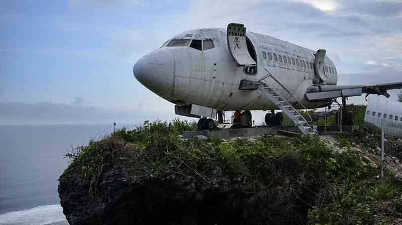 Bí ẩn đằng sau chiếc Boeing 737 bị bỏ quên trên cánh đồng ở Bali suốt nhiều năm trời - Ảnh 5. Bí ẩn đằng sau chiếc Boeing 737 bị bỏ quên trên cánh đồng ở Bali suốt nhiều năm trời - Ảnh 5.