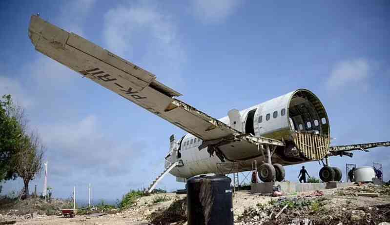 Bí ẩn đằng sau chiếc Boeing 737 bị bỏ quên trên cánh đồng ở Bali suốt nhiều năm trời - Ảnh 6. Bí ẩn đằng sau chiếc Boeing 737 bị bỏ quên trên cánh đồng ở Bali suốt nhiều năm trời - Ảnh 6.
