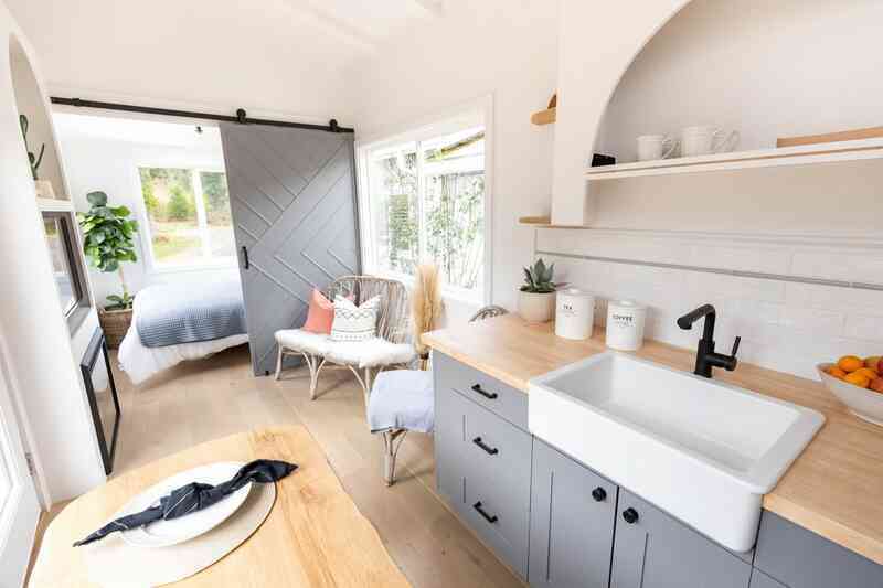 Căn nhà rộng chưa đến 20m² nhưng có thiết kế tiện nghi đến bất ngờ - Ảnh 5. Căn nhà rộng chưa đến 20m² nhưng có thiết kế tiện nghi đến bất ngờ - Ảnh 5.