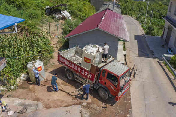 Nắng nóng ở Trung Quốc làm tôm tự chín trên đường từ chợ về nhà - Ảnh 3. Nắng nóng ở Trung Quốc làm tôm tự chín trên đường từ chợ về nhà - Ảnh 3.