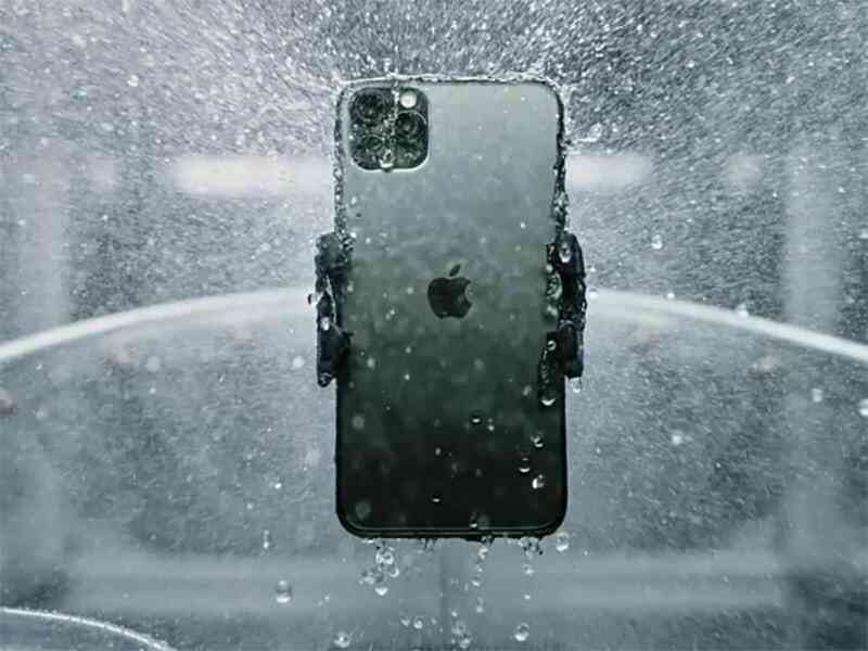 Nếu iPhone của bạn bị vào nước, hãy làm ngay điều này!