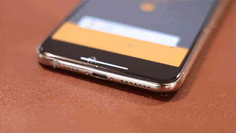 Nếu iPhone của bạn bị vào nước, hãy làm ngay điều này! - Ảnh 5. Nếu iPhone của bạn bị vào nước, hãy làm ngay điều này! - Ảnh 5.