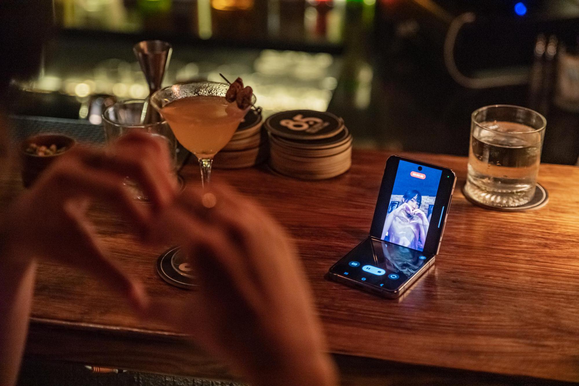 Hào hứng trải nghiệm linh hoạt khi đi du lịch với loạt các tính năng vượt trội của Galaxy Z thế hệ mới - Ảnh 6. Hào hứng trải nghiệm linh hoạt khi đi du lịch với loạt các tính năng vượt trội của Galaxy Z thế hệ mới - Ảnh 6.