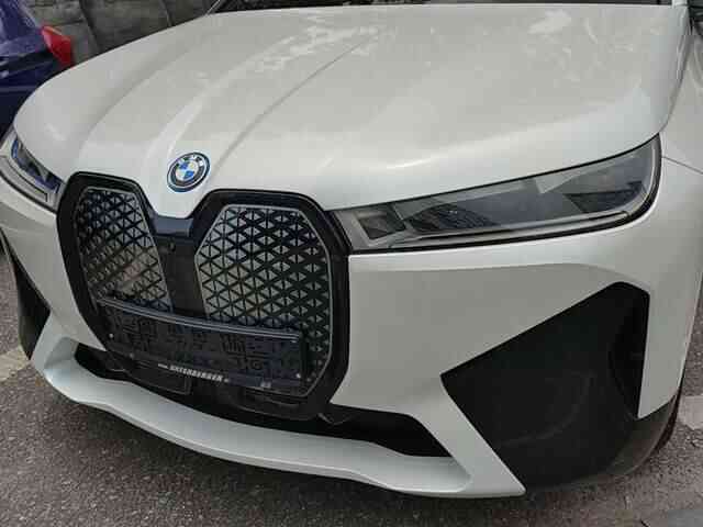 BMW iX đầu tiên tại Việt Nam ra biển số - SUV điện ngang cỡ VinFast VF 8 - Ảnh 3. BMW iX đầu tiên tại Việt Nam ra biển số - SUV điện ngang cỡ VinFast VF 8 - Ảnh 3.