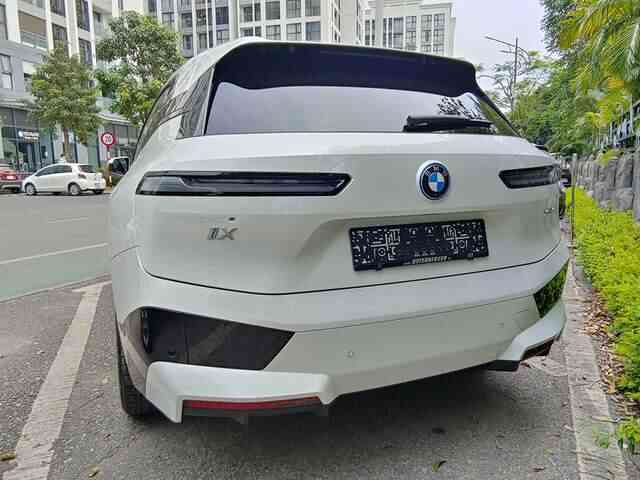 BMW iX đầu tiên tại Việt Nam ra biển số - SUV điện ngang cỡ VinFast VF 8 - Ảnh 6. BMW iX đầu tiên tại Việt Nam ra biển số - SUV điện ngang cỡ VinFast VF 8 - Ảnh 6.