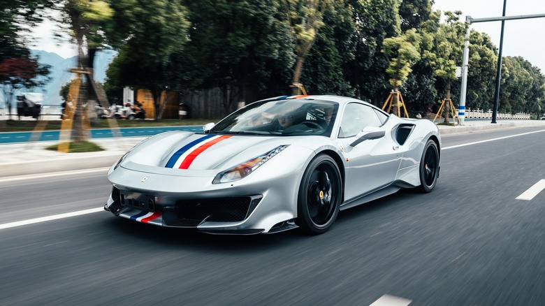 Các quy tắc 'bất thành văn' cần tuân thủ khi sở hữu siêu xe Ferrari - Ảnh 9. Các quy tắc 'bất thành văn' cần tuân thủ khi sở hữu siêu xe Ferrari - Ảnh 9.