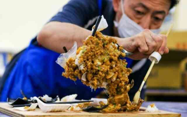 Sức sáng tạo của các nghệ nhân làm đồ ăn mô hình 'không có thật nhưng rất thật' ở Nhật Bản - Ảnh 2. Sức sáng tạo của các nghệ nhân làm đồ ăn mô hình 'không có thật nhưng rất thật' ở Nhật Bản - Ảnh 2.