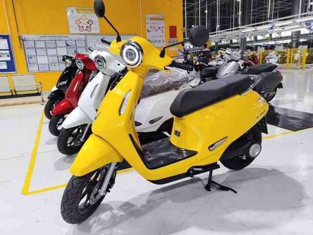 VinFast Evo 200 tiếp tục lộ diện, 'màu áo' bắt mắt, sạc một lần đi 200km - Ảnh 7. VinFast Evo 200 tiếp tục lộ diện, 'màu áo' bắt mắt, sạc một lần đi 200km - Ảnh 7.