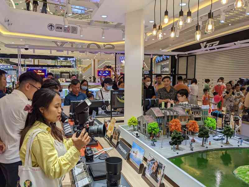 Khai trương Sony Center quy mô lớn tại Hà Nội - Ảnh 2. Khai trương Sony Center quy mô lớn tại Hà Nội - Ảnh 2.