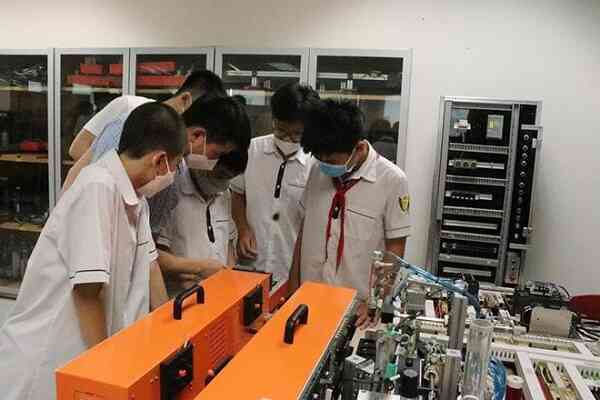 Sẵn sàng góp sức, Top 40 Solve for Tomorrow 2022 “chạy nước rút” để hoàn thiện giải pháp vì cộng đồng
