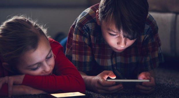 Trẻ em sử dụng mạng xã hội: Cần tăng cường vai trò giám sát, hướng dẫn của gia đình và trường học