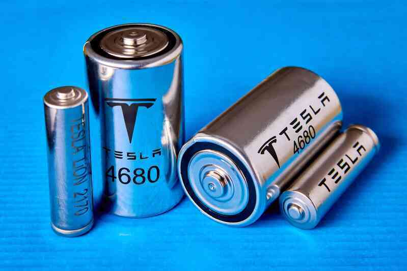Tháo tung bộ pin 'xịn nhất' của xe điện Tesla, nhóm chuyên gia bất ngờ trước bí mật công nghệ của Elon Musk