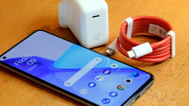 Cuộc "nội chiến" sạc nhanh giữa những smartphone Android
