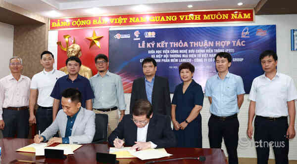 Chuyên gia VECOM, Lameco, Ecom tham gia đào tạo sinh viên ngành Thương mại điện tử của PTIT