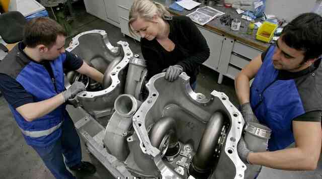 Quy tắc ở nơi làm việc của Rolls-Royce: Đảm bảo đến cả nhân viên cũng phải sang trọng, đọc đủ 8 điều ai cũng choáng - Ảnh 2. Quy tắc ở nơi làm việc của Rolls-Royce: Đảm bảo đến cả nhân viên cũng phải sang trọng, đọc đủ 8 điều ai cũng choáng - Ảnh 2.