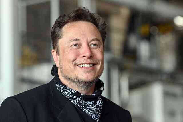 Bất ngờ với danh tính người bạn thân trên mạng của Elon Musk: Quen nhau nhờ lỗi của Tesla, trò chuyện 4 năm mới được gặp mặt - Ảnh 2. Bất ngờ với danh tính người bạn thân trên mạng của Elon Musk: Quen nhau nhờ lỗi của Tesla, trò chuyện 4 năm mới được gặp mặt - Ảnh 2.