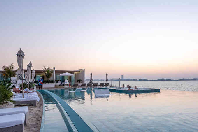 Có gì bên trong khách sạn 7 sao duy nhất trên thế giới xa hoa bậc nhất Dubai? - Ảnh 13. Có gì bên trong khách sạn 7 sao duy nhất trên thế giới xa hoa bậc nhất Dubai? - Ảnh 13.