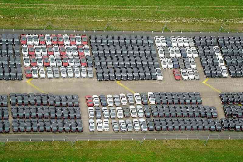 Thiếu chip, hàng nghìn chiếc Mercedes-Benz mới toanh ‘chôn chân’ ở sân bay - Ảnh 9. Thiếu chip, hàng nghìn chiếc Mercedes-Benz mới toanh ‘chôn chân’ ở sân bay - Ảnh 9.