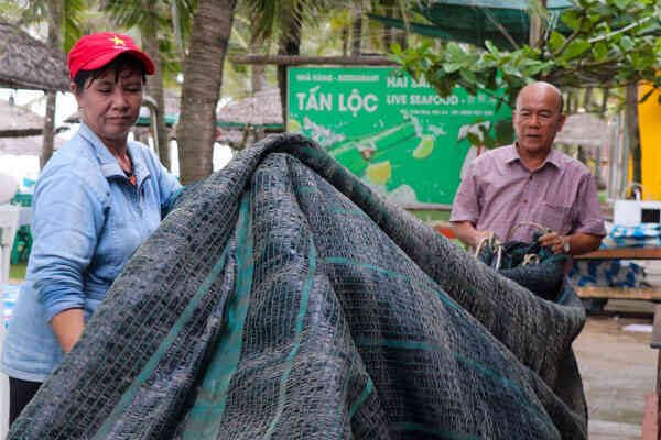 Người dân miền Trung có thể theo dõi tin khẩn về bão Noru qua Zalo của các tỉnh
