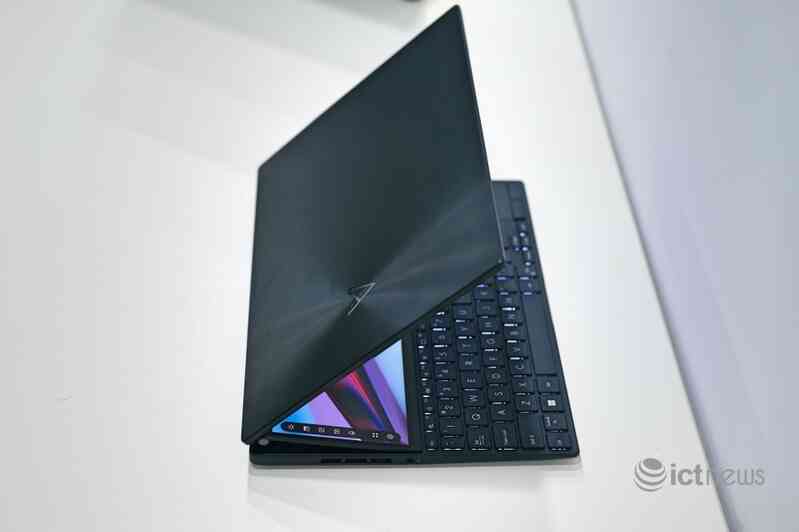 Asus ra laptop hai màn hình, giá từ 56,99 triệu đồng