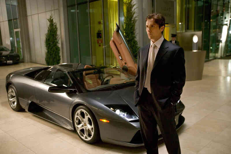 Vì sao ‘Người Dơi' Christian Bale có 120 triệu USD nhưng chỉ lái xe Toyota cũ thay vì Ferrari? - Ảnh 2. Vì sao ‘Người Dơi' Christian Bale có 120 triệu USD nhưng chỉ lái xe Toyota cũ thay vì Ferrari? - Ảnh 2.