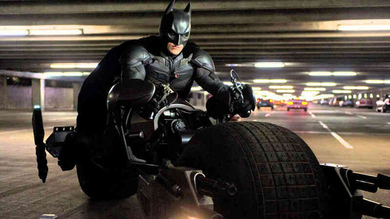 Vì sao ‘Người Dơi' Christian Bale có 120 triệu USD nhưng chỉ lái xe Toyota cũ thay vì Ferrari? - Ảnh 4. Vì sao ‘Người Dơi' Christian Bale có 120 triệu USD nhưng chỉ lái xe Toyota cũ thay vì Ferrari? - Ảnh 4.