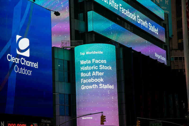 Chuỗi ngày đen tối của Mark Zuckerberg: Mỗi sáng thức dậy cảm giác như bị đấm vào bụng, đốt chục tỷ USD vào vũ trụ ảo chỉ tạo ra những thứ nực cười - Ảnh 2. Chuỗi ngày đen tối của Mark Zuckerberg: Mỗi sáng thức dậy cảm giác như bị đấm vào bụng, đốt chục tỷ USD vào vũ trụ ảo chỉ tạo ra những thứ nực cười - Ảnh 2.