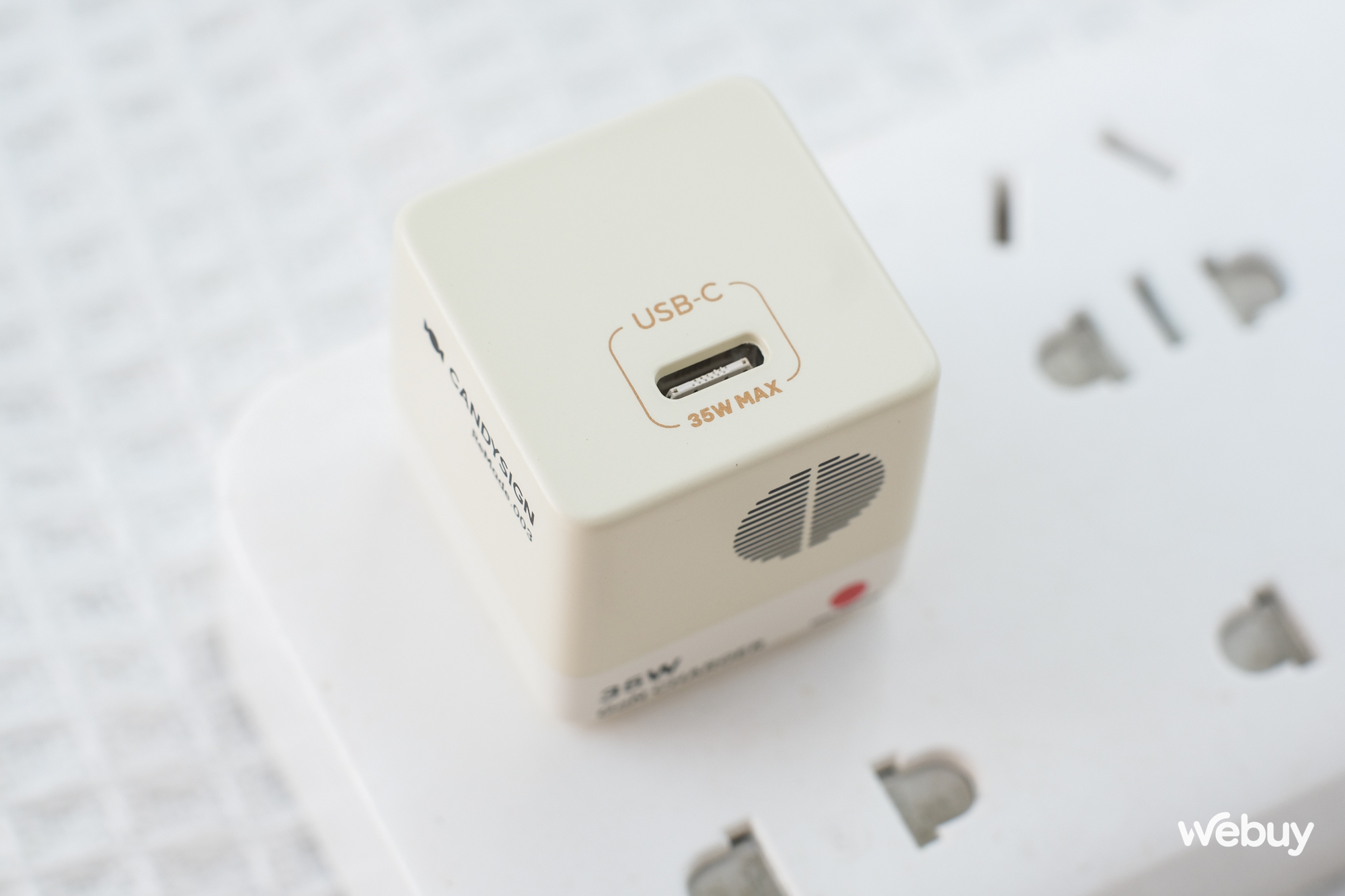 Củ sạc nhanh 35W cho iFan thiết kế siêu đẹp và nhỏ gọn, giá chỉ 360,000 đồng - Ảnh 12. Củ sạc nhanh 35W cho iFan thiết kế siêu đẹp và nhỏ gọn, giá chỉ 360,000 đồng - Ảnh 12.