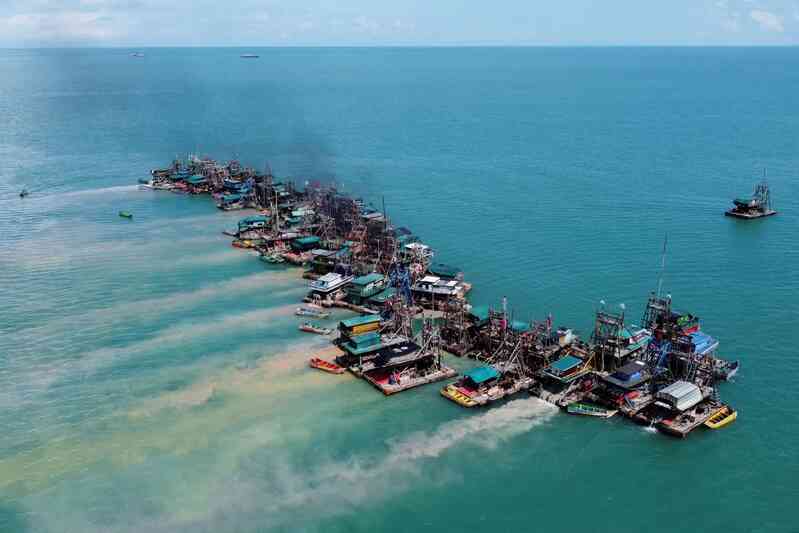 Khai thác thiếc dưới đáy đại dương, một trong những công việc nguy hiểm nhất thế giới - Ảnh 2. Khai thác thiếc dưới đáy đại dương, một trong những công việc nguy hiểm nhất thế giới - Ảnh 2.
