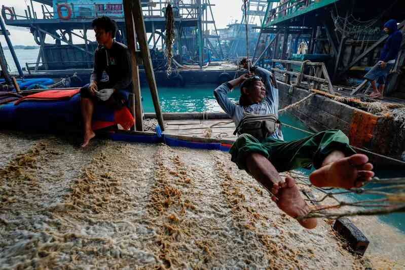 Khai thác thiếc dưới đáy đại dương, một trong những công việc nguy hiểm nhất thế giới - Ảnh 7. Khai thác thiếc dưới đáy đại dương, một trong những công việc nguy hiểm nhất thế giới - Ảnh 7.