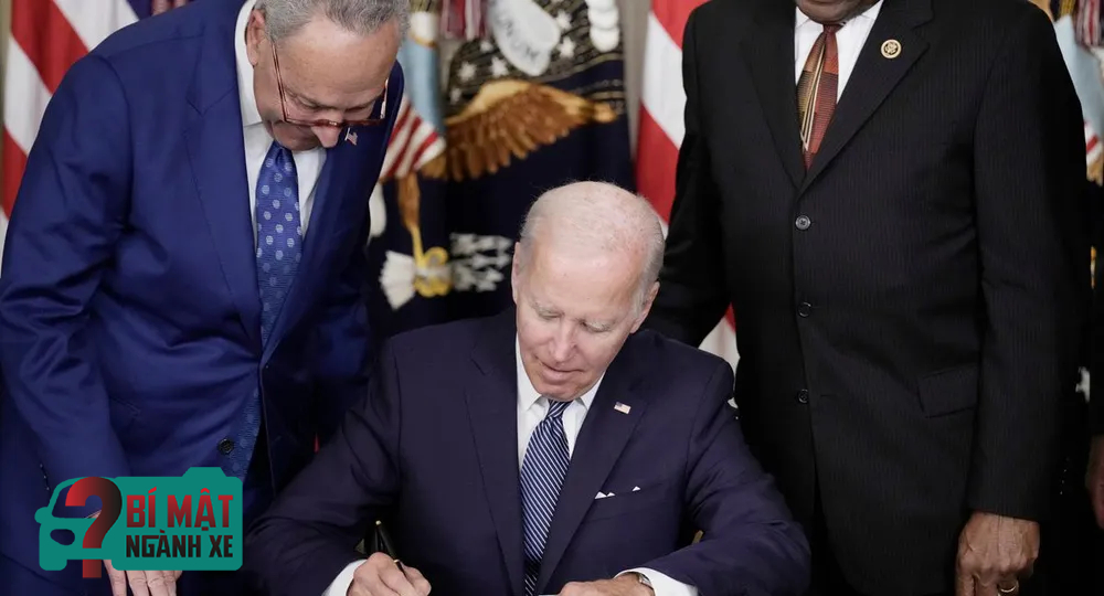 Chính sách xe điện ông Joe Biden mới ký: Treo lợi thế của VinFast 'bằng sợi tóc'