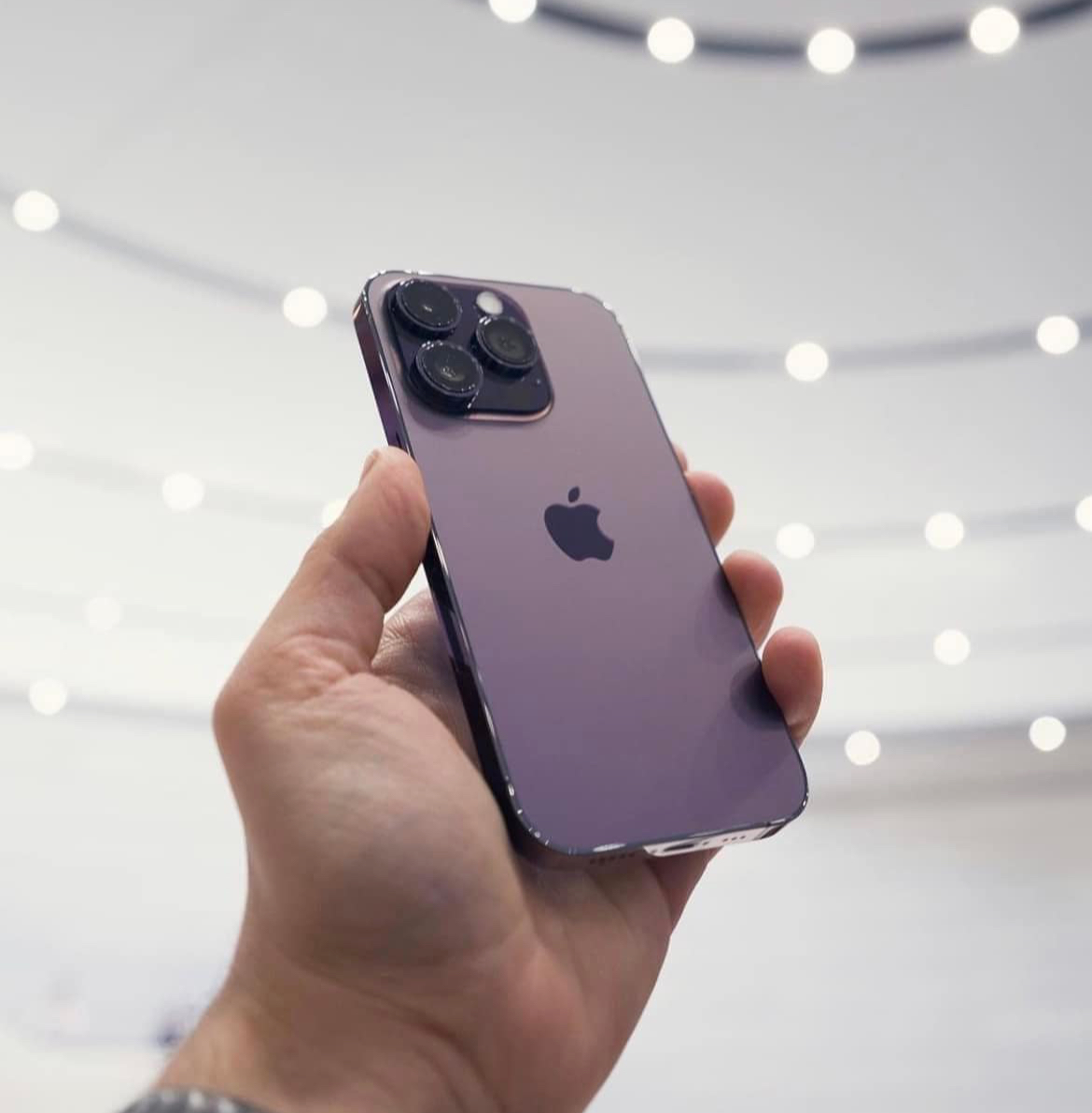 Cẩn trọng với việc đặt cọc iPhone 14 xách tay - Ảnh 2. Cẩn trọng với việc đặt cọc iPhone 14 xách tay - Ảnh 2.