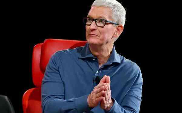 Người dùng than gửi tin nhắn sang máy Android chậm, Tim Cook đáp trả: 'Hãy mua cho mẹ cậu 1 chiếc iPhone'