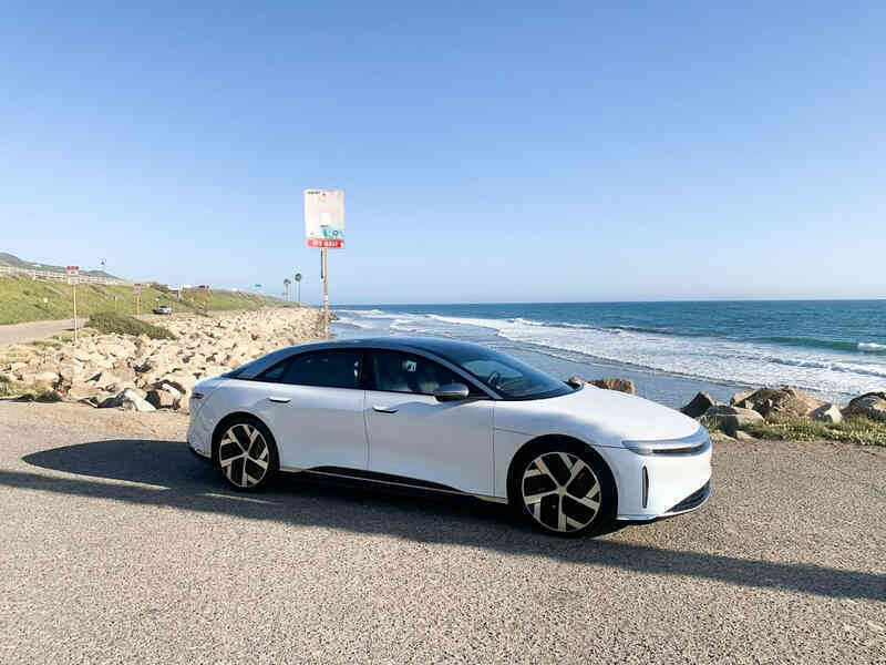 Lucid - Startup xe điện hiếm hoi vượt chỉ tiêu trong năm 2022: Học Tesla nói 'không' với đại lý, quan niệm mỗi lần hủy đơn là một lần thất bại - Ảnh 2. Lucid - Startup xe điện hiếm hoi vượt chỉ tiêu trong năm 2022: Học Tesla nói 'không' với đại lý, quan niệm mỗi lần hủy đơn là một lần thất bại - Ảnh 2.