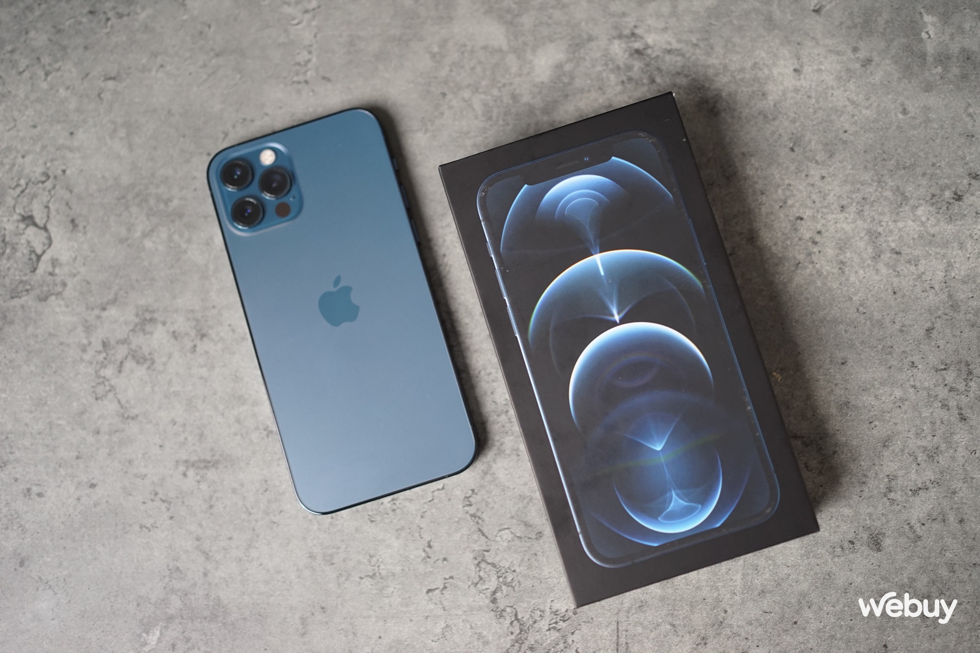 Chiều người dùng Việt, Apple "xả kho" iPhone 12 Pro Max nguyên seal giá hấp dẫn