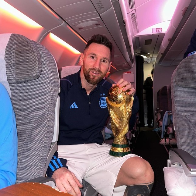 Bất ngờ với hình ảnh của Messi và Ronaldo ở World Cup 2042