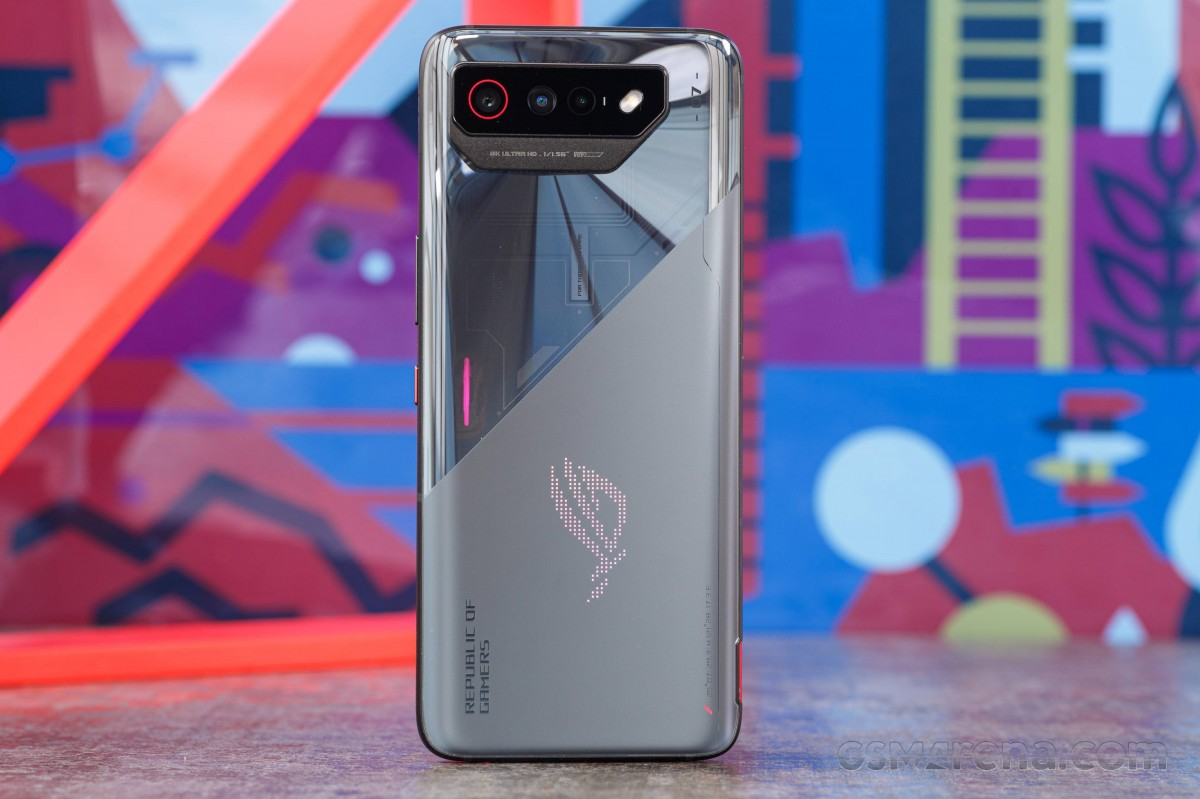 ASUS ROG Phone 7 mang tới trải nghiệm chơi game mobile 'tốt hơn' nhiều smartphone, và như thế là đủ đột phá - Ảnh 2. ASUS ROG Phone 7 mang tới trải nghiệm chơi game mobile 'tốt hơn' nhiều smartphone, và như thế là đủ đột phá - Ảnh 2.