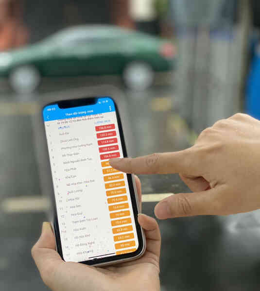 Người dân Đà Nẵng theo dõi, cung cấp thông tin tình hình mưa ngập qua ứng dụng