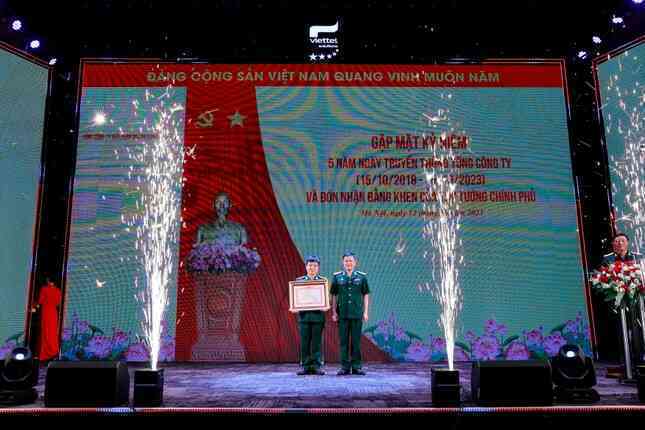 Dữ liệu ‘biết nói’ về nửa thập kỷ đóng góp vào hành trình chuyển đổi số quốc gia của Viettel Solutions - Ảnh 4. Dữ liệu ‘biết nói’ về nửa thập kỷ đóng góp vào hành trình chuyển đổi số quốc gia của Viettel Solutions - Ảnh 4.