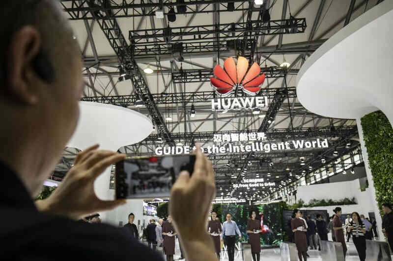 Huawei giúp các đối tác đổi nhờ nhờ ra mắt chiếc điện thoại thông minh 'cây nhà lá vườn'
