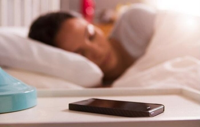 Khi đi ngủ nên bật điện thoại ở chế độ nào để giảm bức xạ?