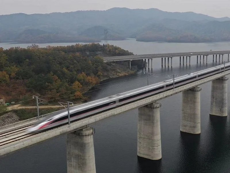 Tàu cao tốc Trung Quốc, Nhật Bản chạy gần 350 km/h: Tương lai đường sắt tốc độ cao của Việt Nam chạy 250km/h?