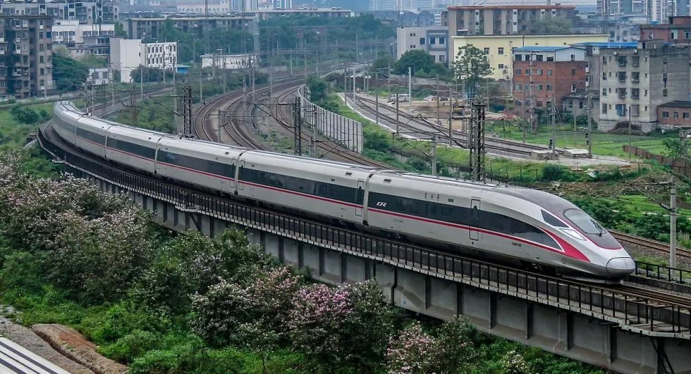 Tàu cao tốc Trung Quốc, Nhật Bản chạy gần 350 km/h: Tương lai đường sắt tốc độ cao của Việt Nam chạy 250km/h? - Ảnh 2. Tàu cao tốc Trung Quốc, Nhật Bản chạy gần 350 km/h: Tương lai đường sắt tốc độ cao của Việt Nam chạy 250km/h? - Ảnh 2.