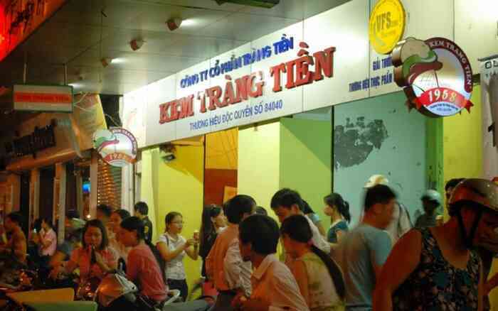 Kem Tràng Tiền - Câu chuyện thương hiệu thuần Việt đã 65 tuổi, khách hàng trung thành từ lúc thiếu nhi đến khi có cháu - Ảnh 2. Kem Tràng Tiền - Câu chuyện thương hiệu thuần Việt đã 65 tuổi, khách hàng trung thành từ lúc thiếu nhi đến khi có cháu - Ảnh 2.