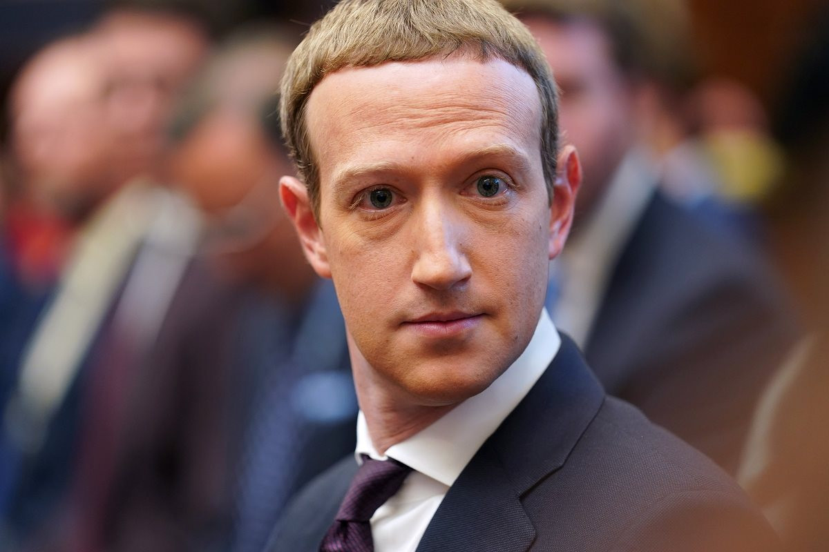 Cú lừa bán phiên bản trả phí không quảng cáo của Mark Zuckerberg