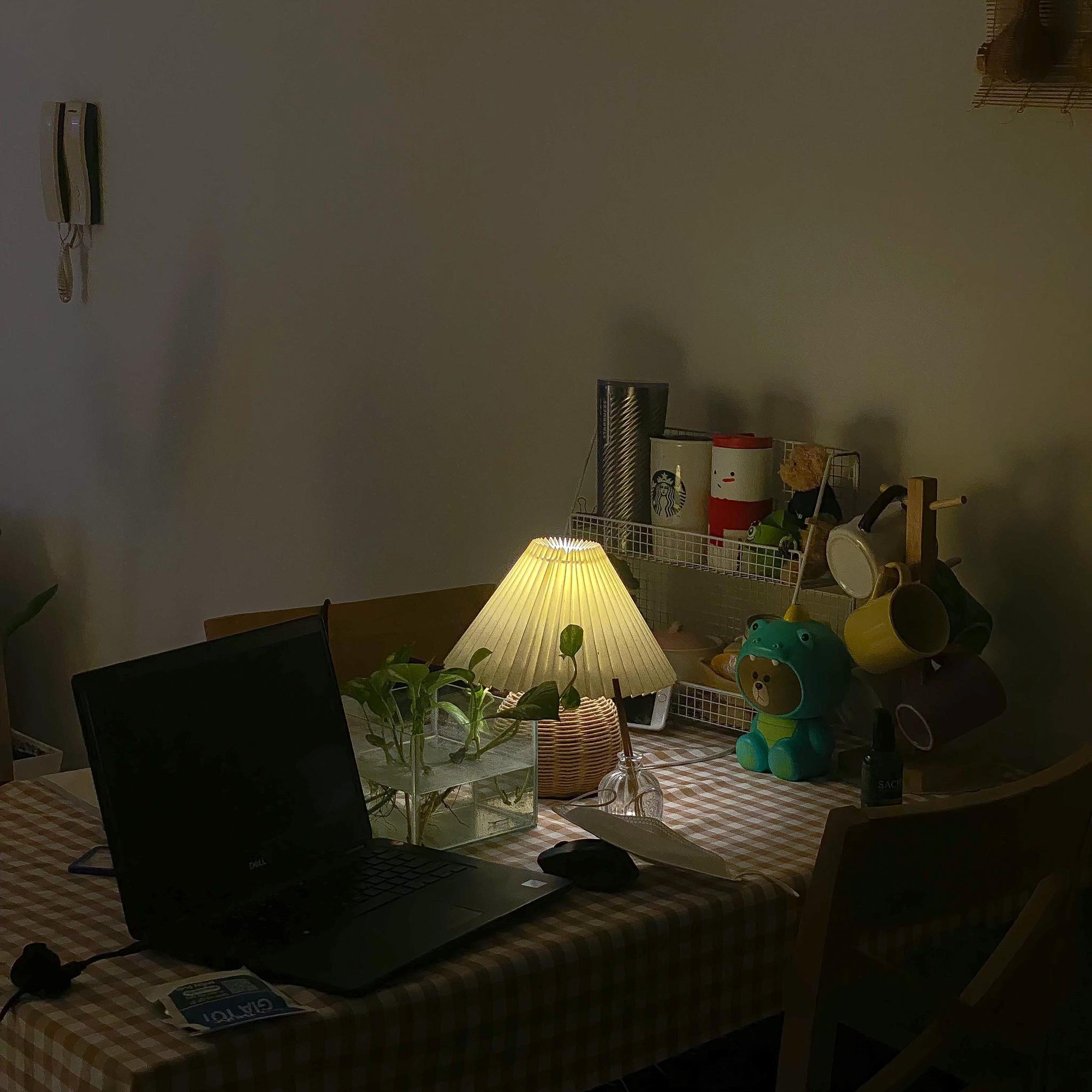 Thuê nhà của người thân, cô gái chi gần 30 triệu đồng để trang trí