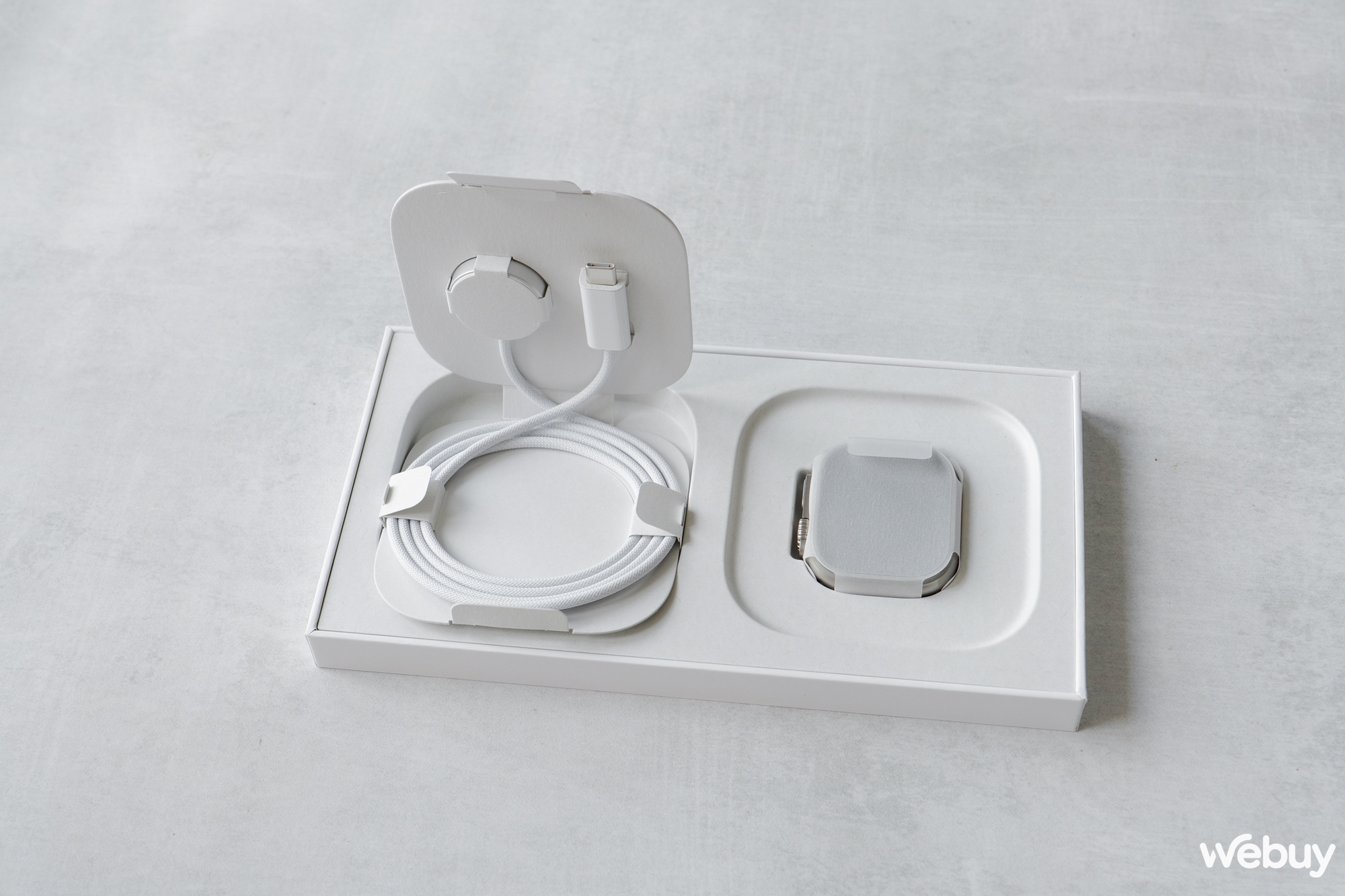 Mở hộp Apple Watch Ultra 2: Thiết kế không đổi, có tính năng "búng tay" thú vị, tìm iPhone cực chính xác, giá 22 triệu - Ảnh 3. Mở hộp Apple Watch Ultra 2: Thiết kế không đổi, có tính năng "búng tay" thú vị, tìm iPhone cực chính xác, giá 22 triệu - Ảnh 3.