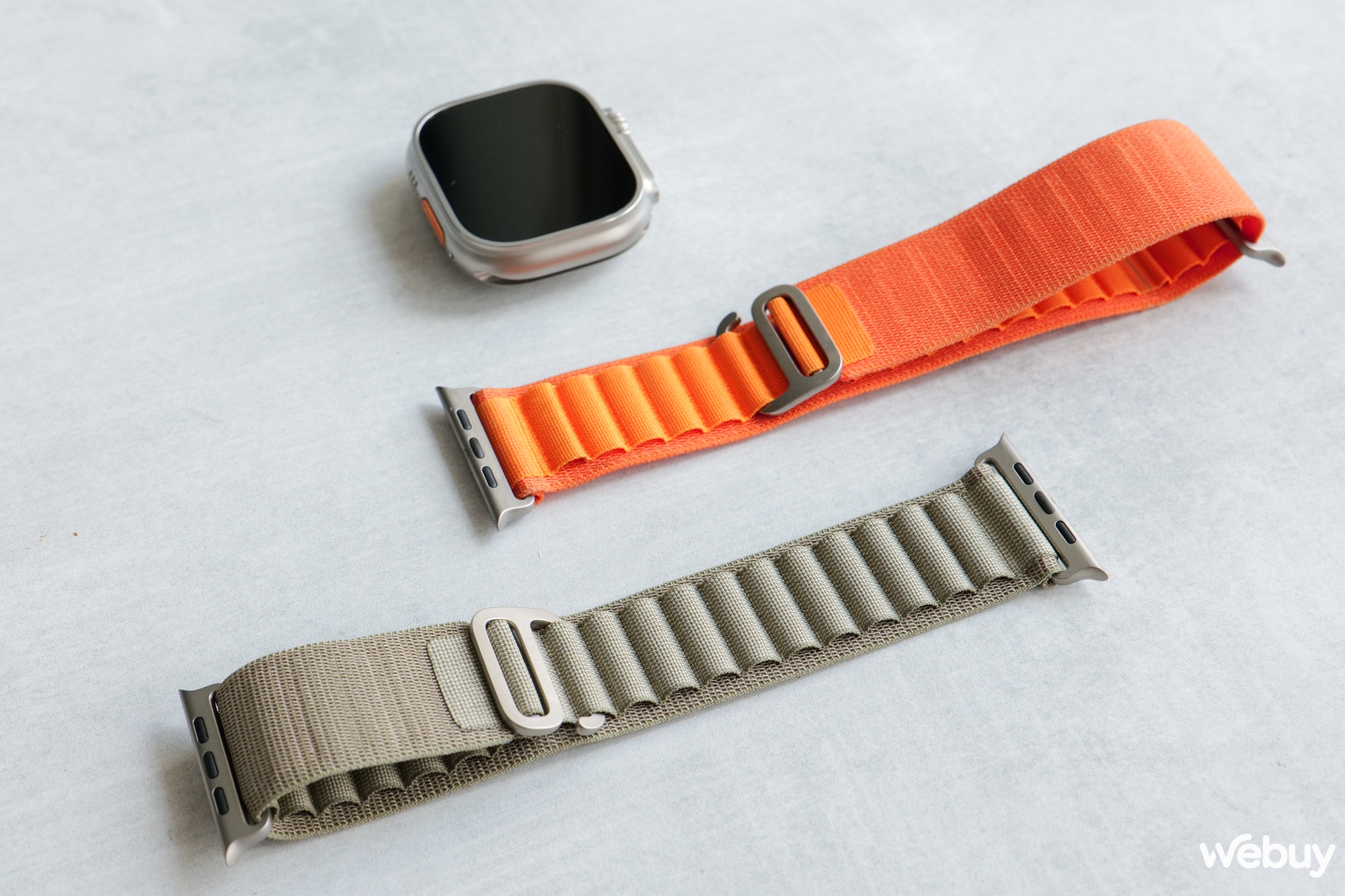Mở hộp Apple Watch Ultra 2: Thiết kế không đổi, có tính năng "búng tay" thú vị, tìm iPhone cực chính xác, giá 22 triệu - Ảnh 6. Mở hộp Apple Watch Ultra 2: Thiết kế không đổi, có tính năng "búng tay" thú vị, tìm iPhone cực chính xác, giá 22 triệu - Ảnh 6.