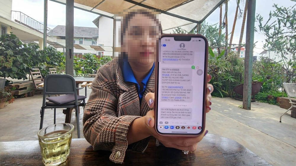 Chỉ vì một tin nhắn, mất hết tiền trong tài khoản, trò lừa đảo mới khiến công an cũng bó tay
